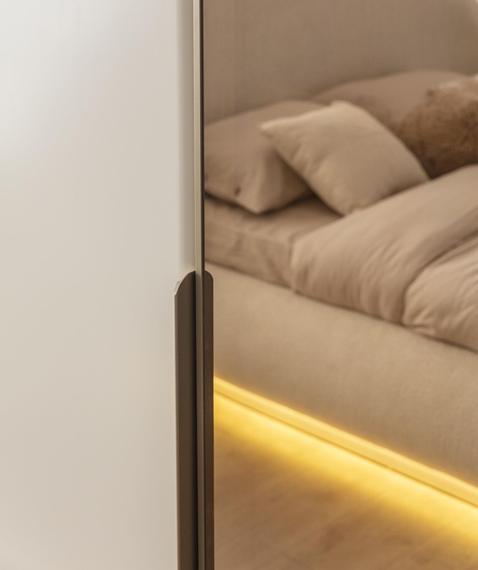 Dmx Marsel Dolap (3 Kapısı Aynalı)