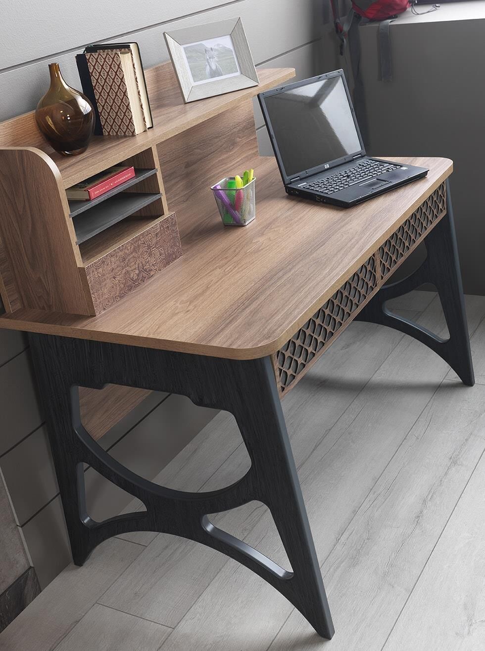 Arn Genç Likya Çalışma Masası