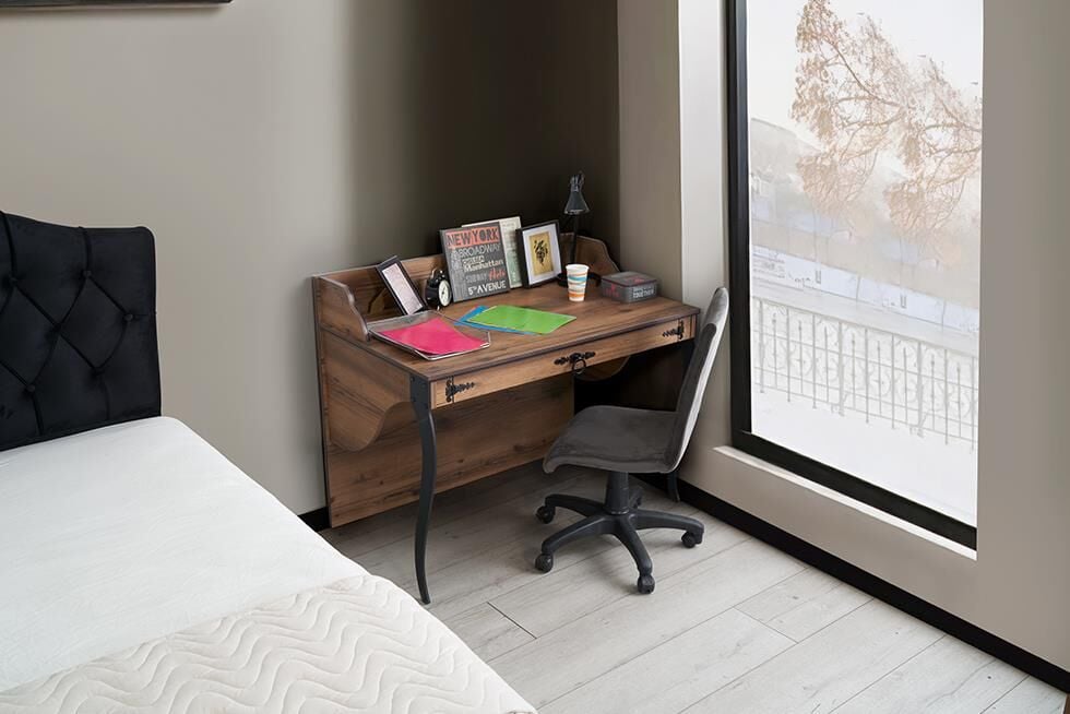 Arn Genç Rönesans Çalışma Masası