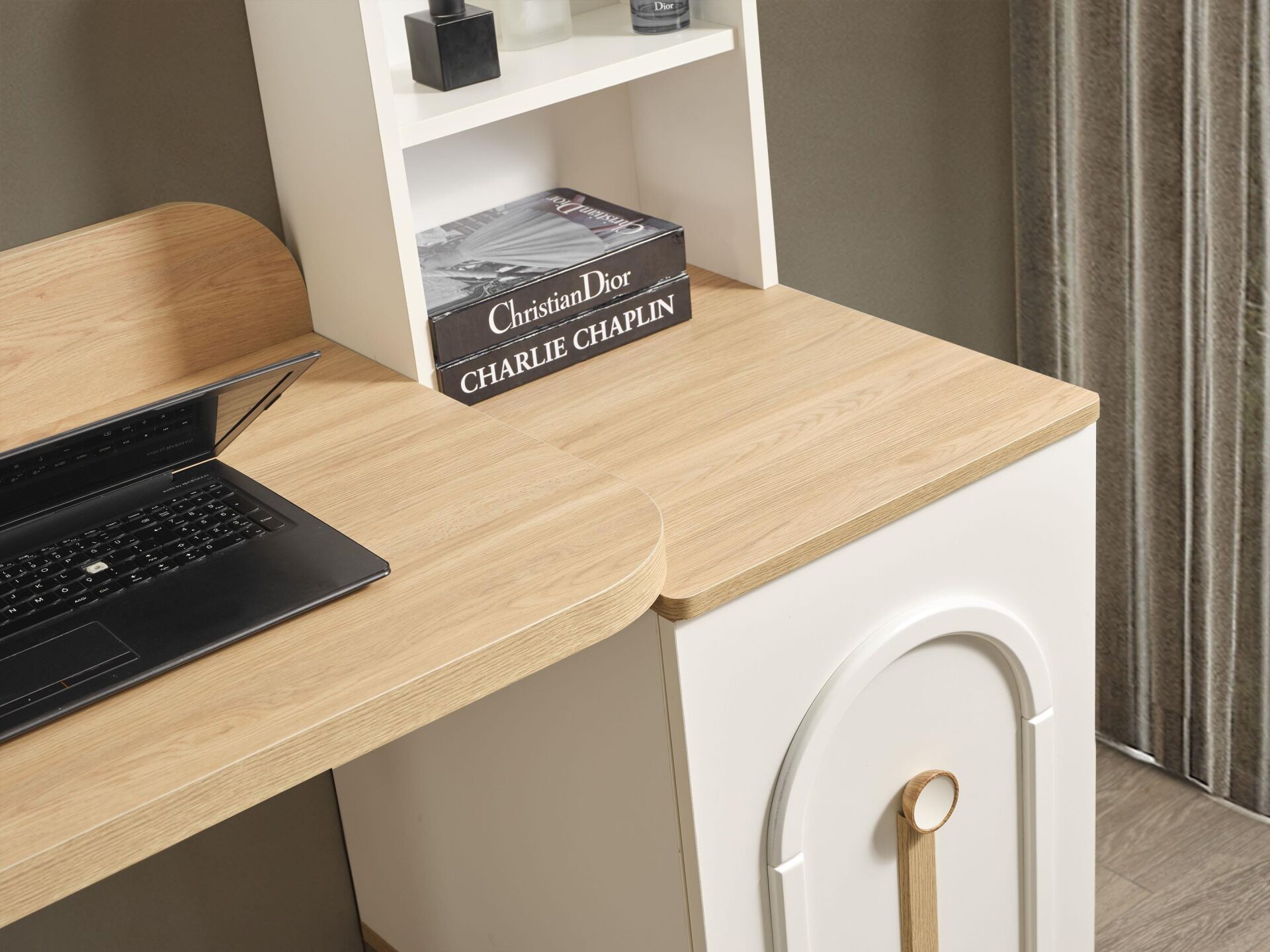 Bym Gonca Genç Çalışma Masası