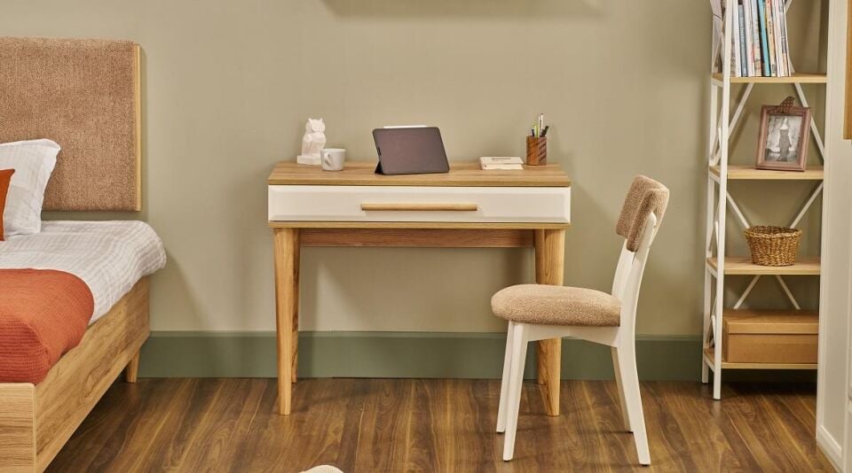 Mil Tena Genç Çalışma Masası